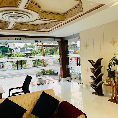 Hotel Seapark Kollam Extérieur photo
