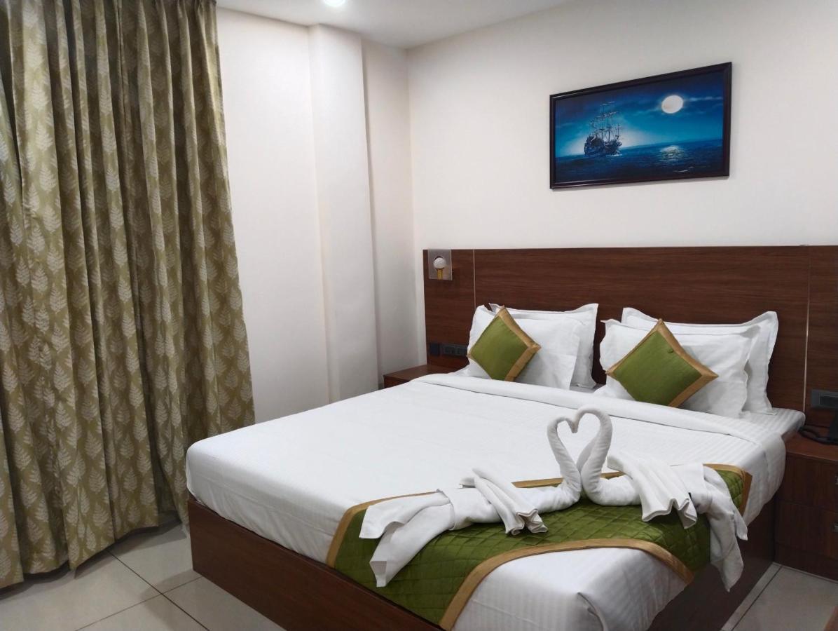 Hotel Seapark Kollam Extérieur photo