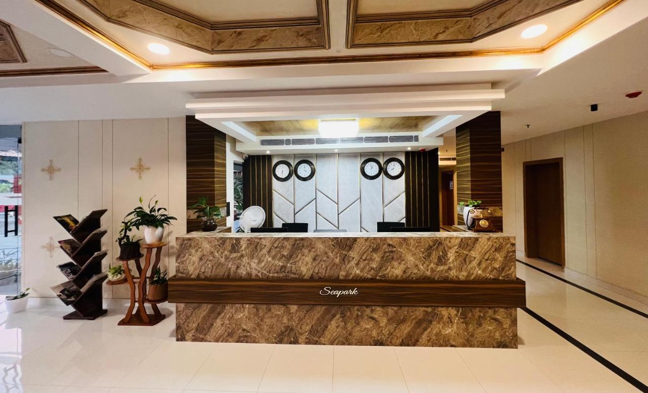 Hotel Seapark Kollam Extérieur photo