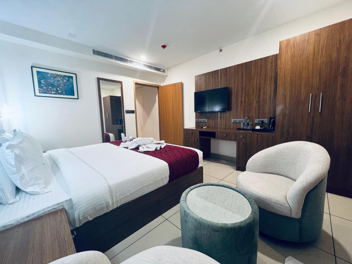 Hotel Seapark Kollam Extérieur photo