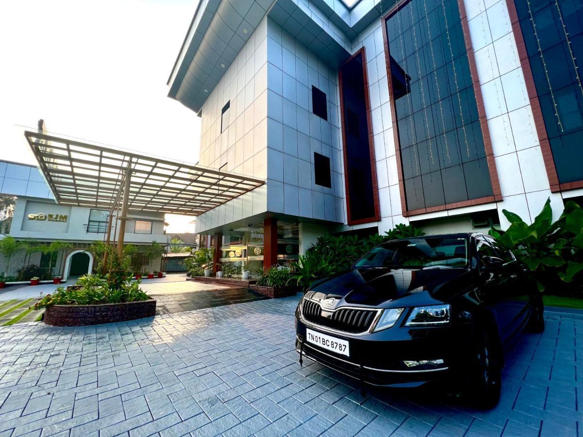 Hotel Seapark Kollam Extérieur photo
