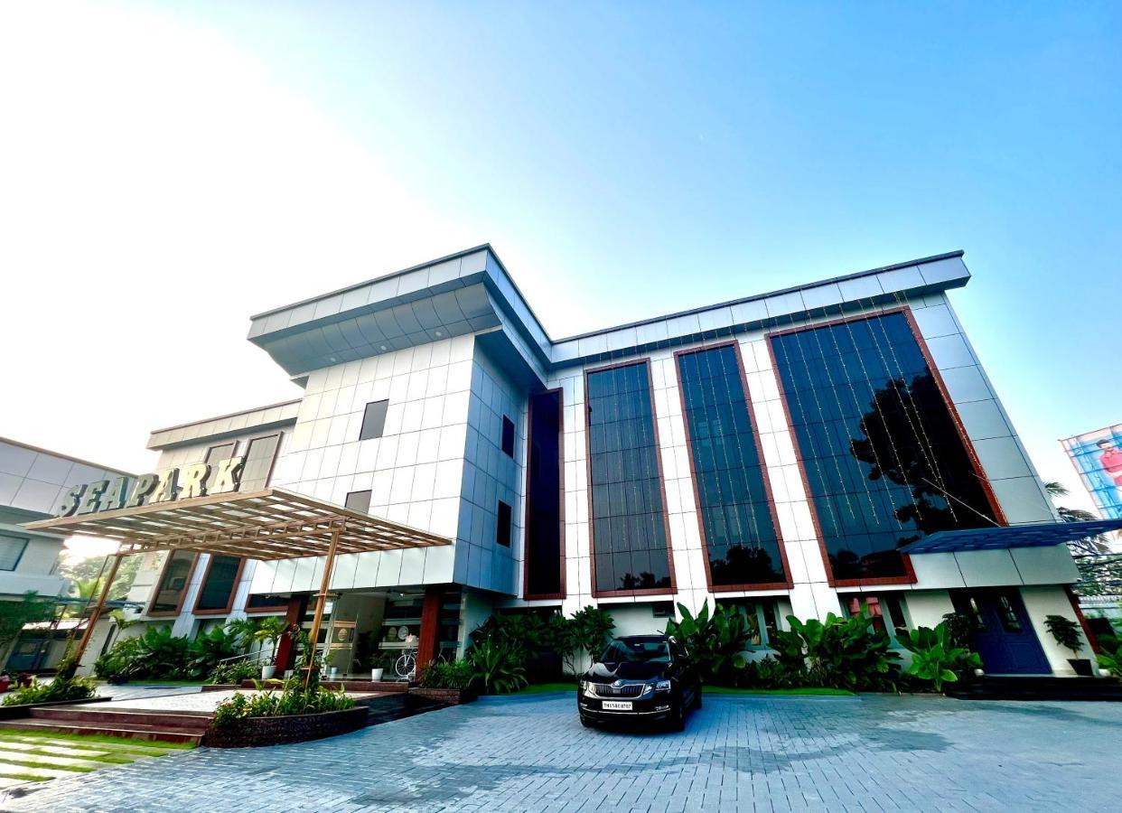 Hotel Seapark Kollam Extérieur photo